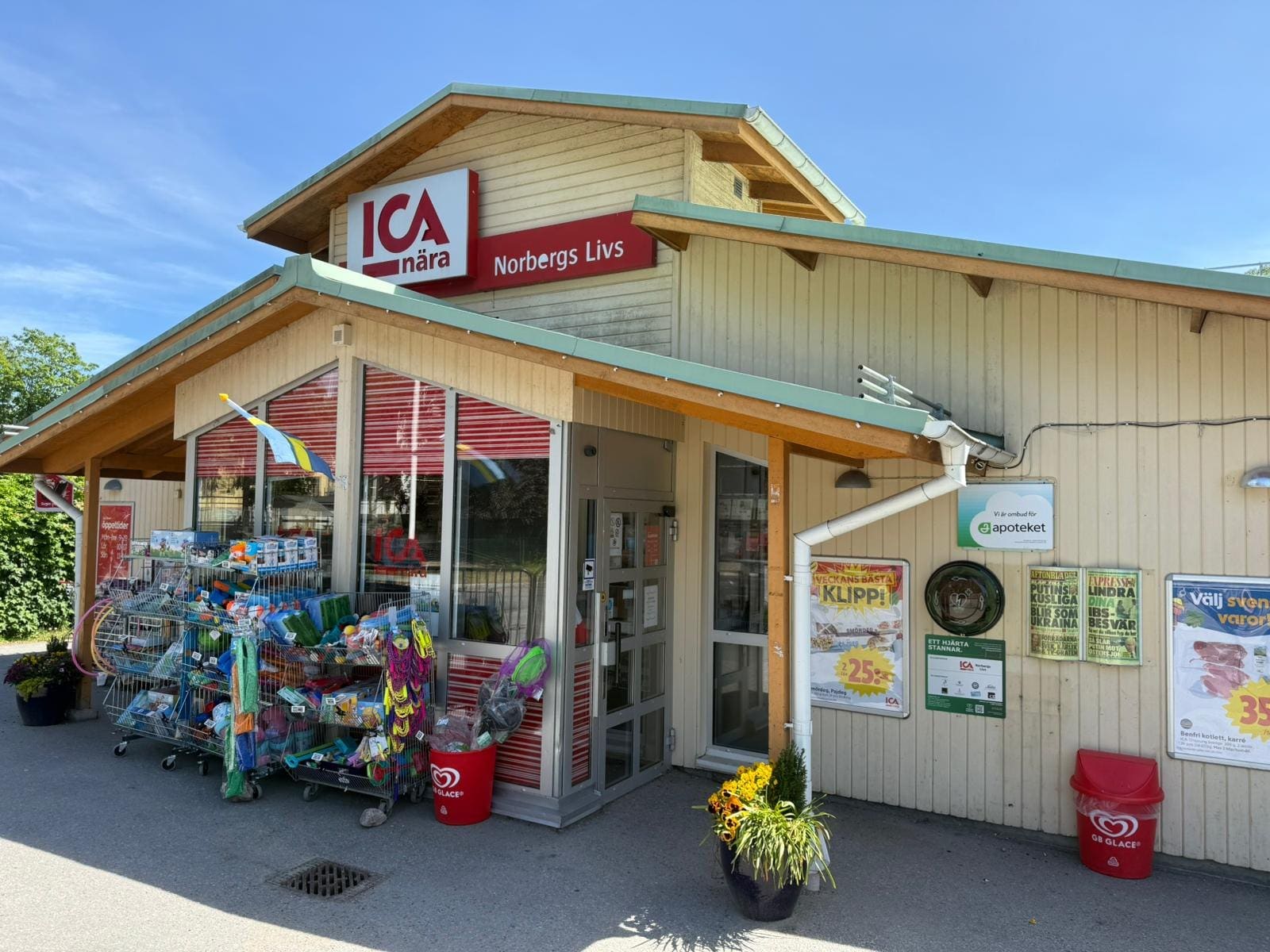 Lokal ICA-butik där ett utomhusprojekt med hjärtstartare satts upp
